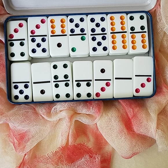 Collectors Dominoes Set in Tin Box - Picture 5 of 5